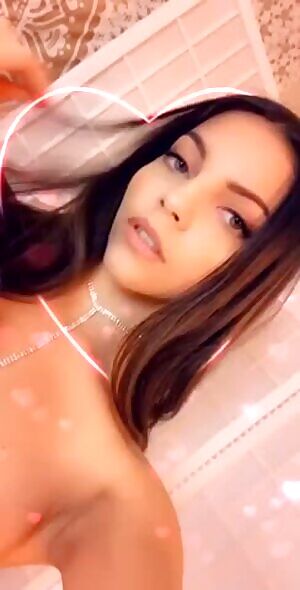 Pretty face and pretty choker