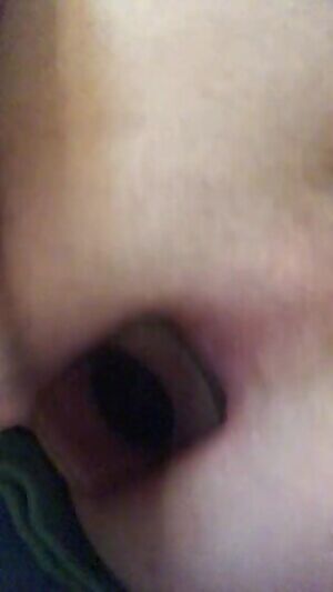 Strecthing my hole with a big butplugg