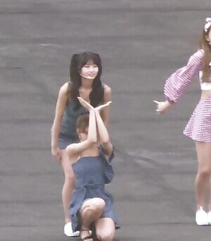 TWICE - Momo