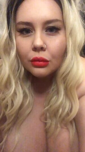 Here’s to some weekend fun!💋