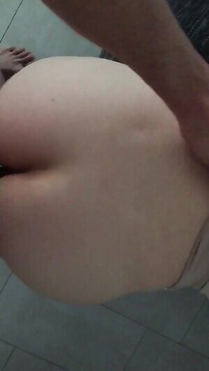 Young bull fucks my wifes ass without mercy and cums all over her 💦