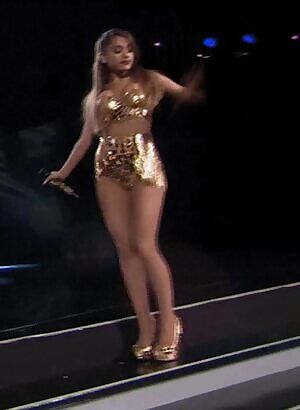 Imagine Ariana Grande moving like this while riding your cock