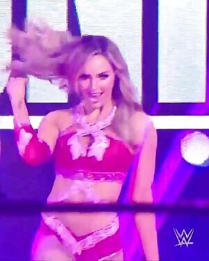 Omg. Peyton making us all unload tonight. So sexy🤩🤩