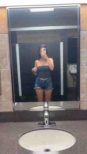 Tube tops= easy access😜 [GIF]