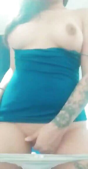 pinching them lips 🤭🤣