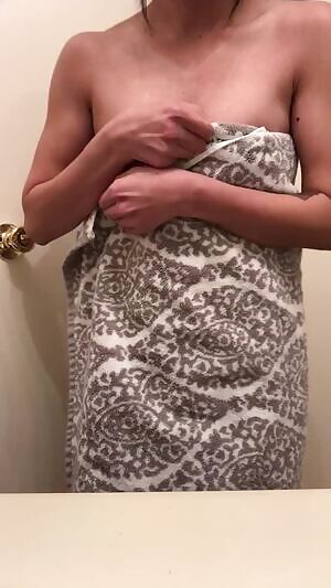 First towel drop, I’m small, but I hope I turned you on 🙃