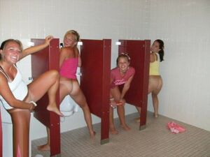 Urinal Girls Group Pee Toilet