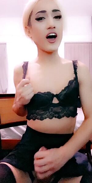 soft girl with a hard cock 🥰