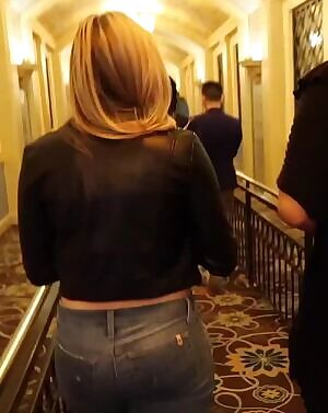 Jess Ass in Jeans