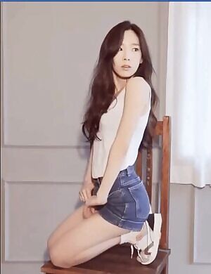Girls Generation Taeyeon High Cut throwback