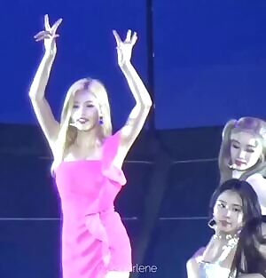 TWICE - Sana & Nayeon