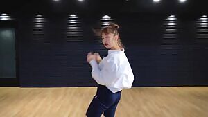 JIHYUN - Naughty Girl dance cover