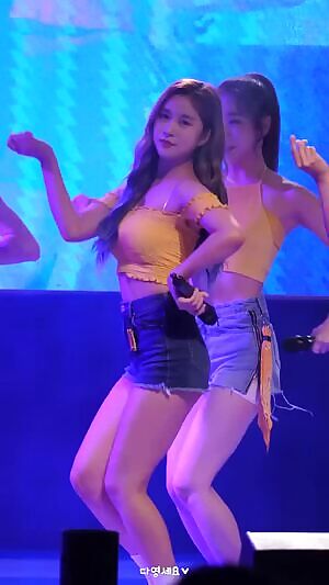 DAYOUNG - Looking like a snack.