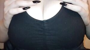 Wanna see my Secrets? 🖤