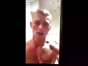 I wish my str8 White friends would send me snapchats like this :O