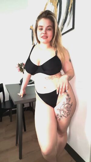 Natural Tits Big Ass MILF NSFW