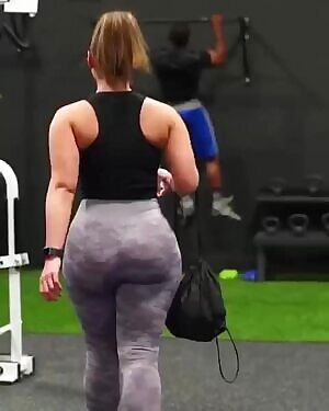 Thick gym chick
