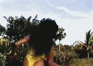 Angelique in yellow dancing