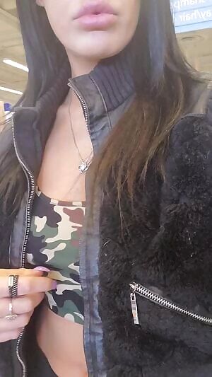 Poppin em out for you at the grocery store 🤫🤭