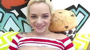 Mike shoves his cock in and out of Elsa Jeans beautiful pussy