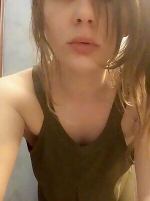 I wanted to go green for St. patty’s but all I could find was this blouse. I hope you don’t mind 🍀🍀