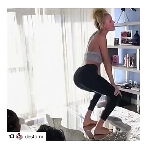 Amber Borzotra: Twerk Addict