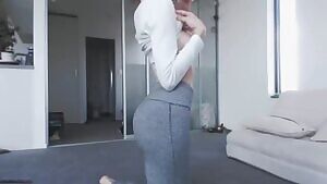 Miss Alice In Yoga Pants