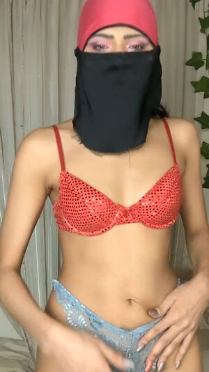 Do you like naughty Indian Hjabis?