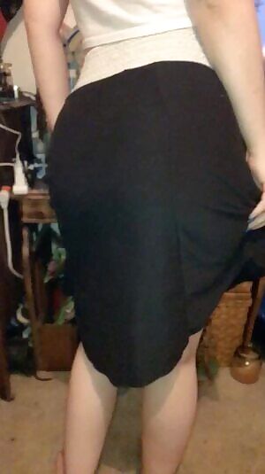 Come play with this cute, big booty goth girl and my new camera on tonight!