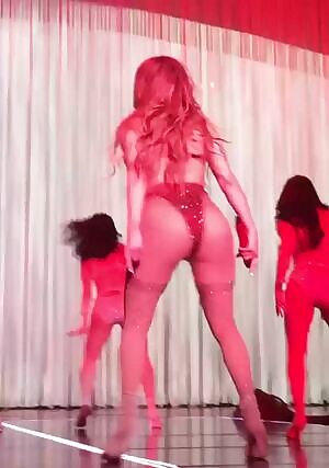 JLo shaking her ass
