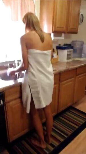 She's trying to do the dishes