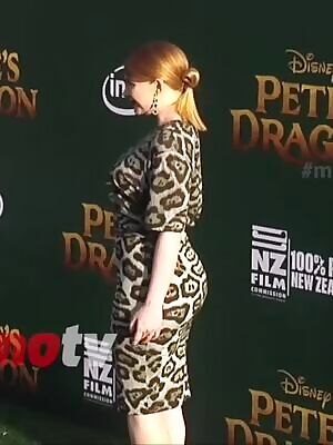 Bryce Dallas Howard presenting her phat ass