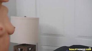 Acrobatic Alina Lopez