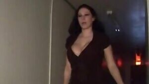 Gianna Michaels jiggling while walking