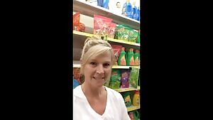 Bold older woman shows her tits and pussy awesome