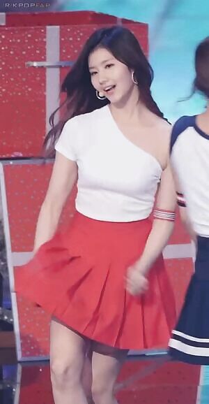 Sana up skirt