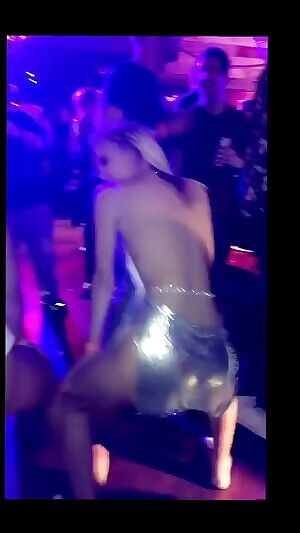 Twerk without panties