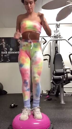 Love it When She Squats in Front of Me