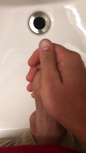 Only better way to spend a break at work is eatin pussy. This will have to work..