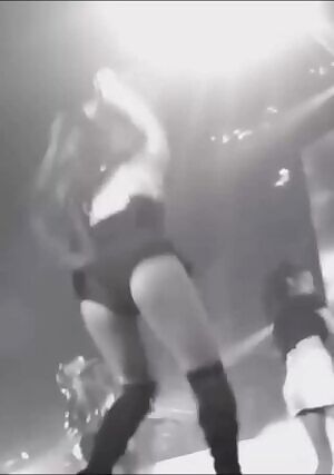 Oh Ari Baby... Keep teasing me with that tight little sugar tush <3