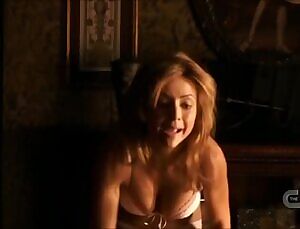 Christine Lakin in Valentine - S01E05