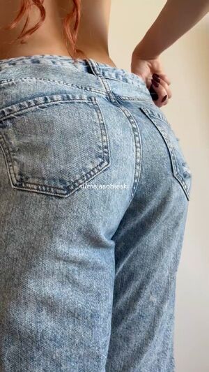 Booty in Jeans Amateur Ass Babe