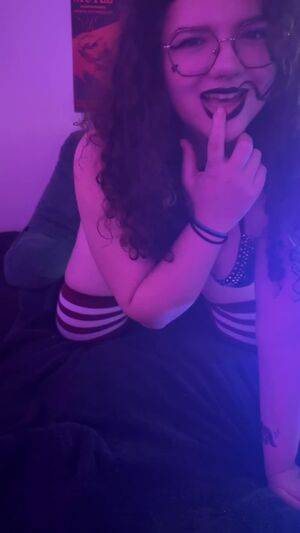 Goth Girls Amateur Curly Hair Curvy