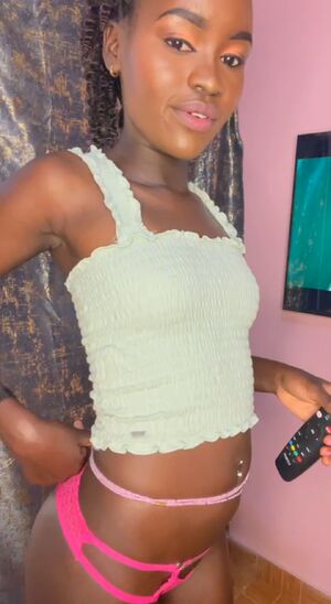 Ebony Exhibitionist Ass Dance Homemade OnlyFans