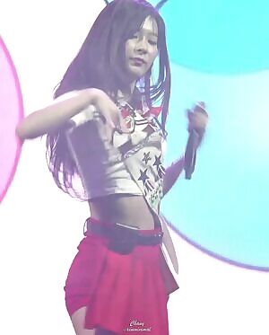 Red Velvet - Seulgi from 180927 .