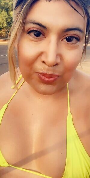 Public peek in my skimpy bikini 😋