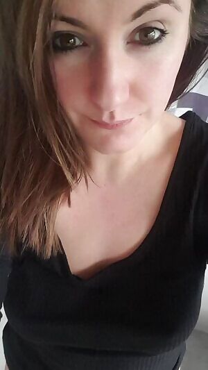 UK English wife got amazing nips and delicious kitty 👅