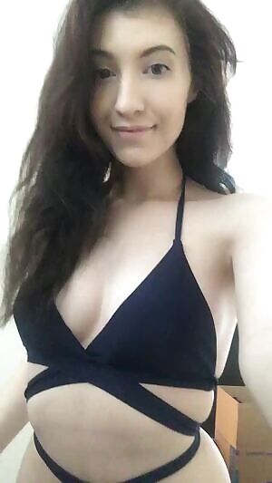 Trying on swimsuits ☺️