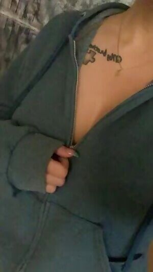 What’s behind the zipper...a pair of double ds! 😘