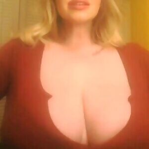 Beautiful sweater bounce.